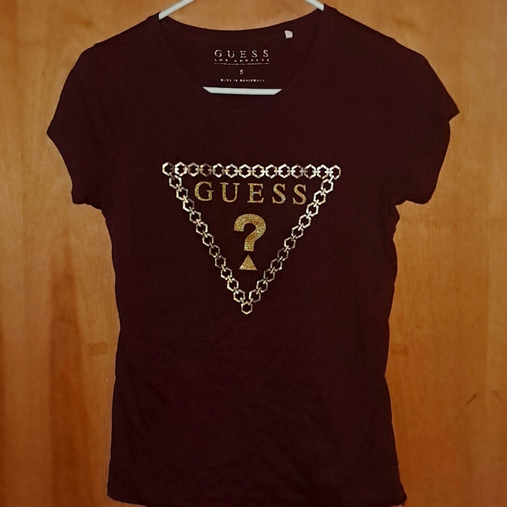 Size small Guess t-shirt - Picture 1 of 3